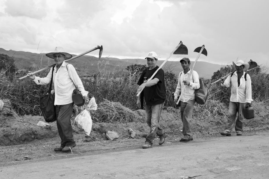 photobook {.R.U.R.A.I.S.} (rural workers from&nbsp;Brasil)
